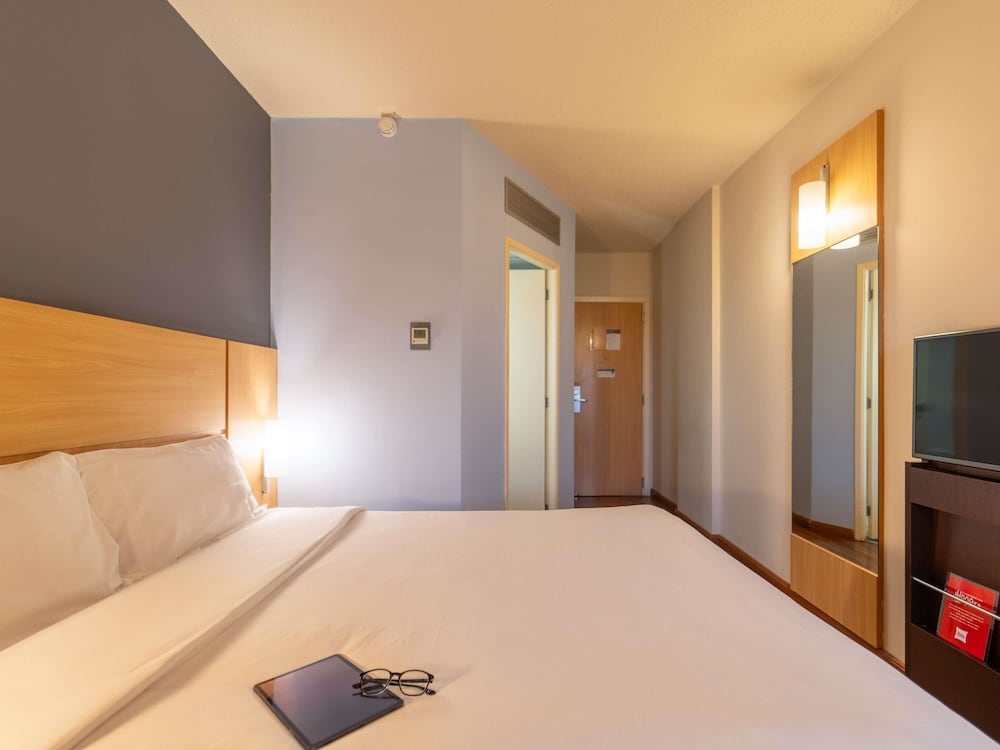 Ibis Paulinia 16/49