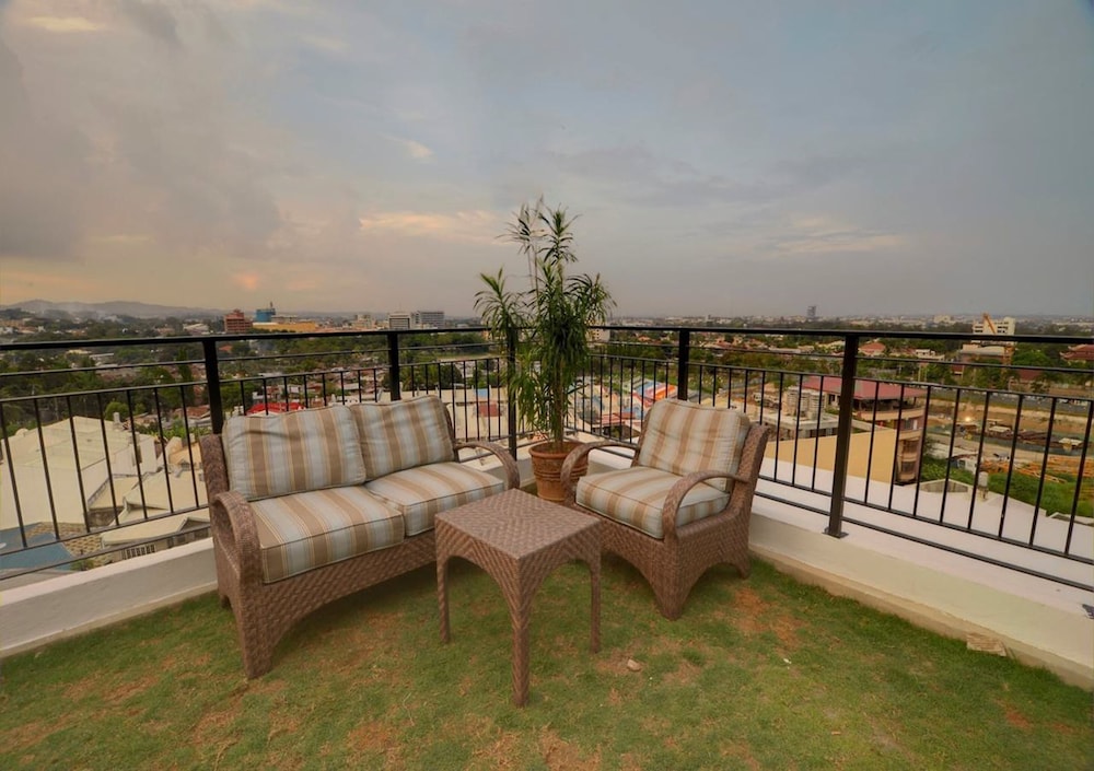 Zerenity Hotel Suites 23/28