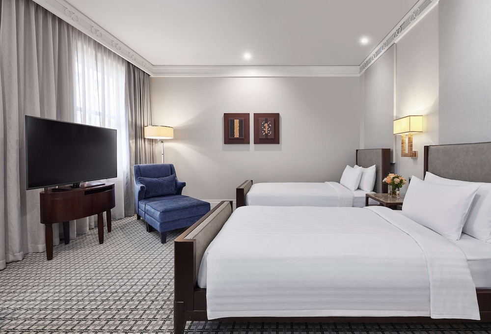 Hyatt Hotel Canberra 23/75