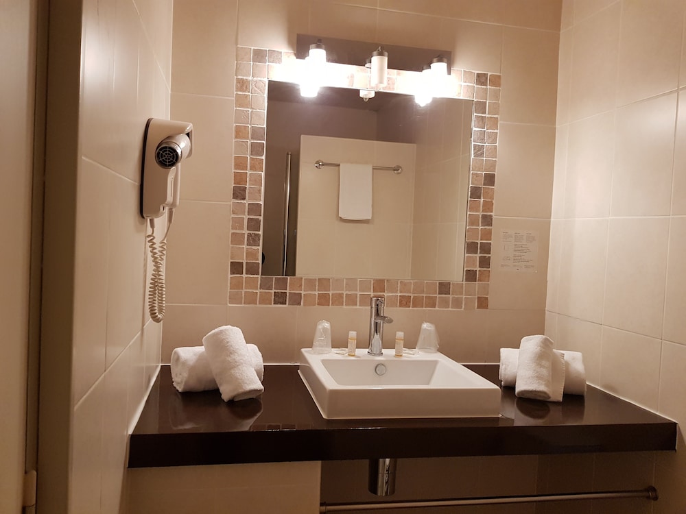 غرفة بسرير كوين بإطلالة على البحر، Hotel le Saint Jean 2/2
