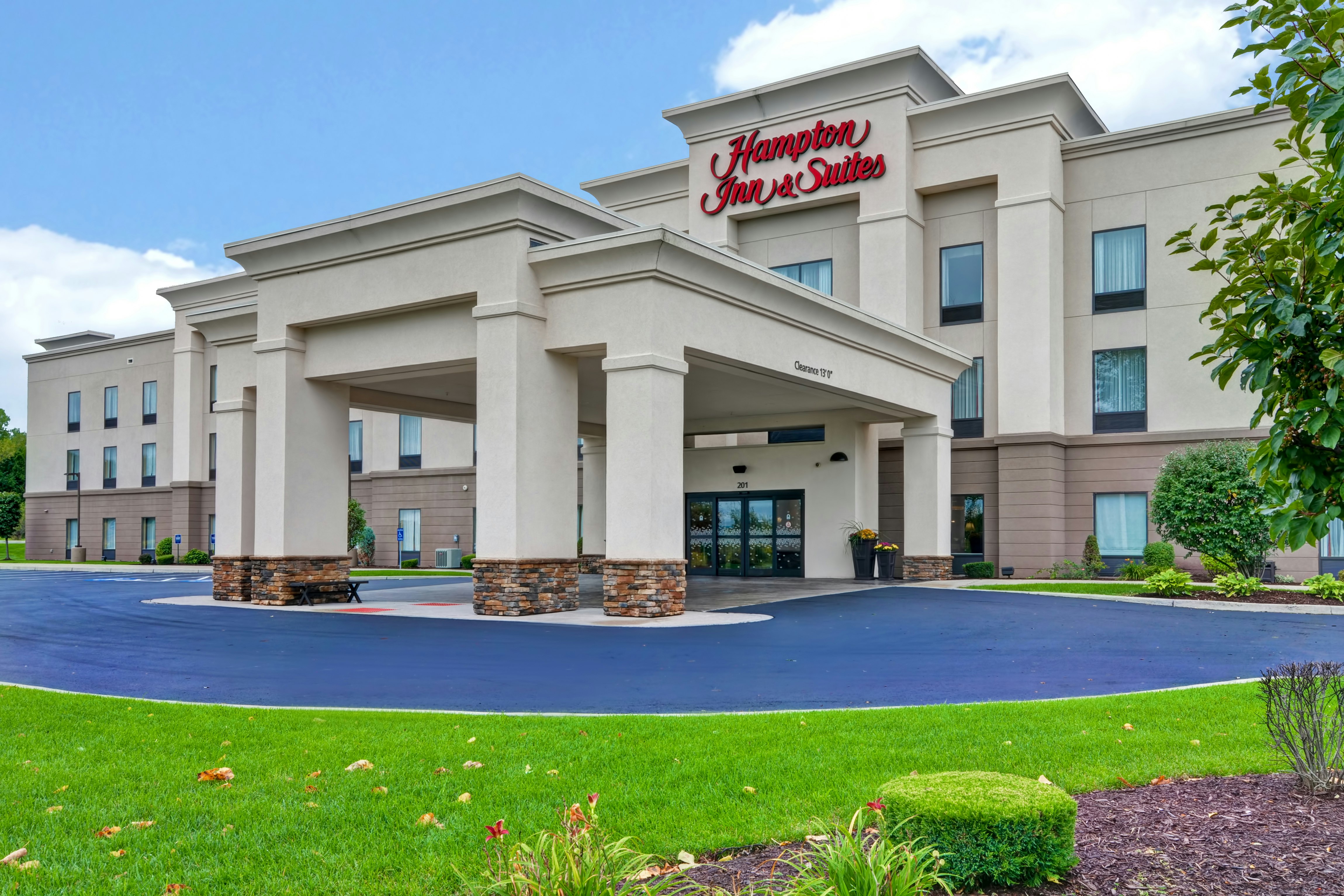 Hampton Inn and Suites New Hartford 2/64