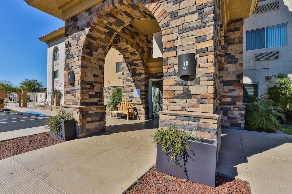 Wingate by Wyndham Chandler 38/40