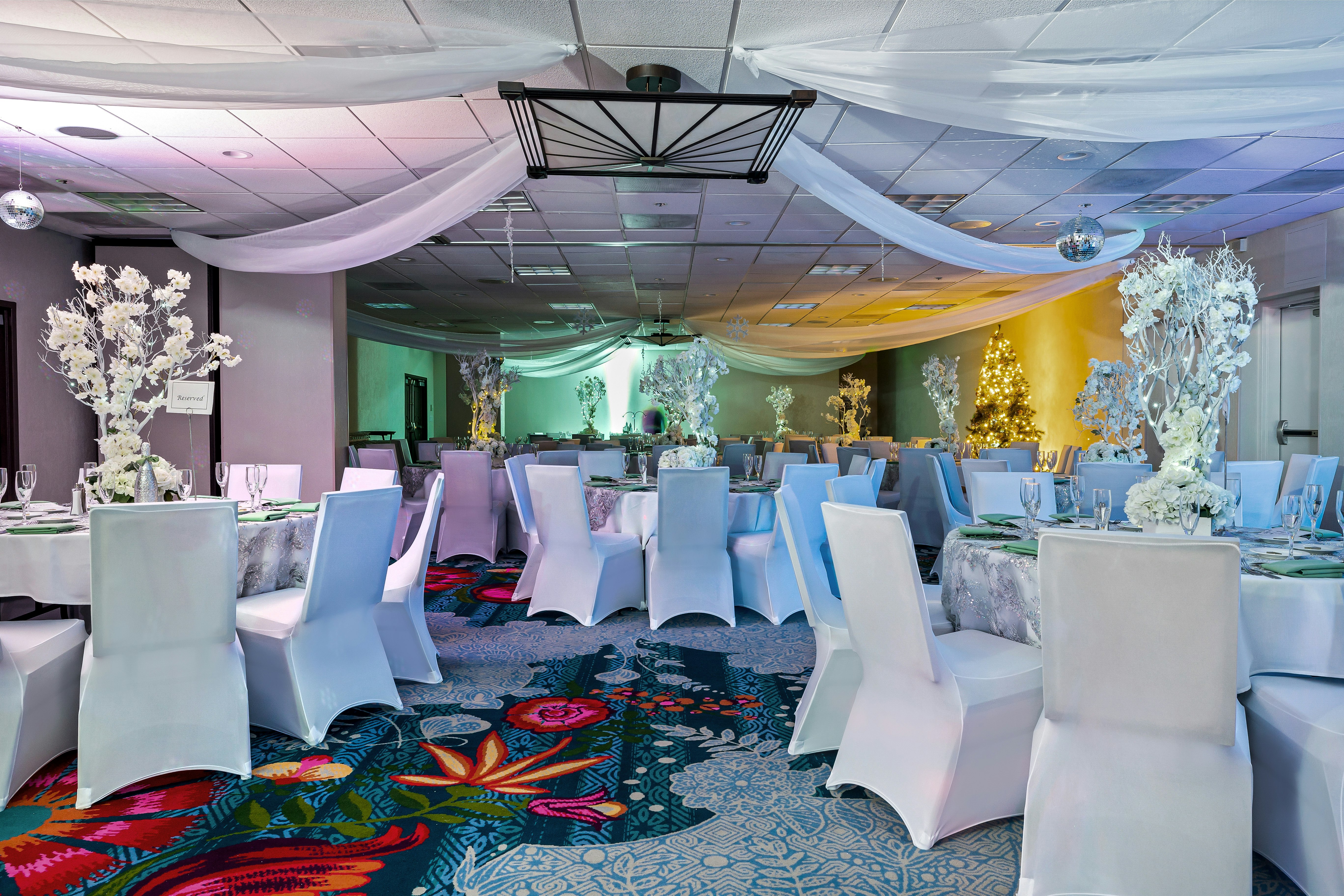 Embassy Suites by Hilton Los Angeles International Airport South 62/65