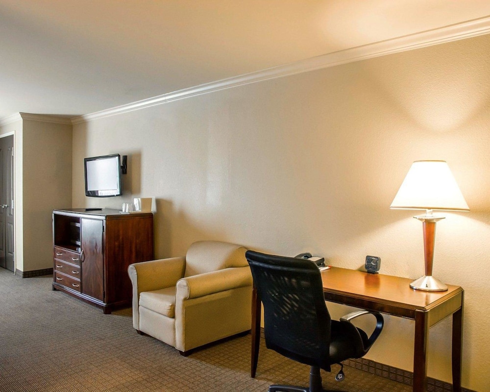 Spark by Hilton Cincinnati Fairfield 31/42