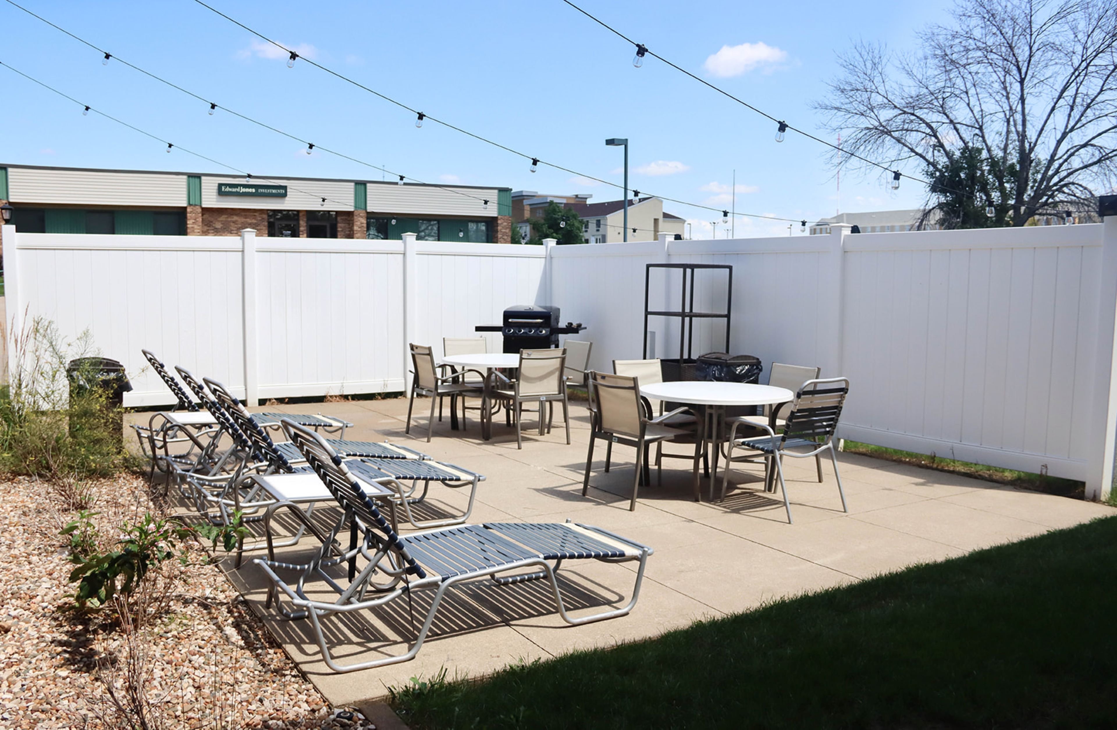 Holiday Inn Express Cedar Rapids Collins Rd 20/40