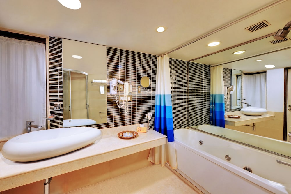 IRIS HOTEL 60/60