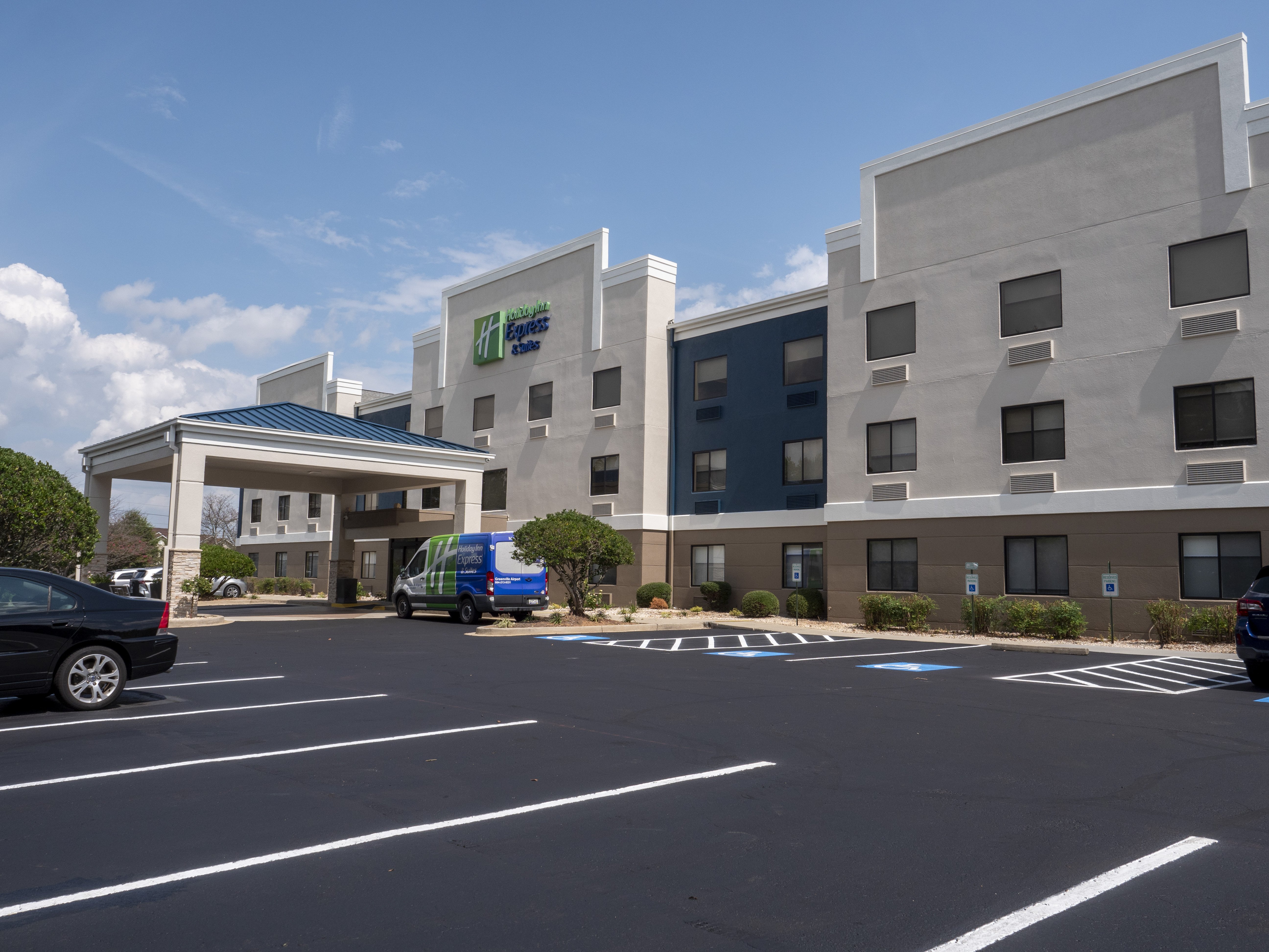 Holiday Inn Express Suites Greenville Airport 64/70