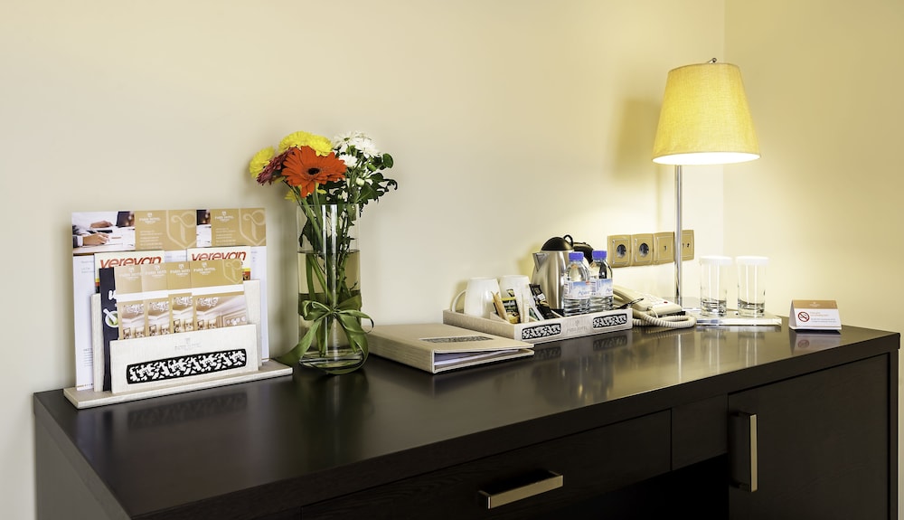 Paris Hotel Yerevan 40/42