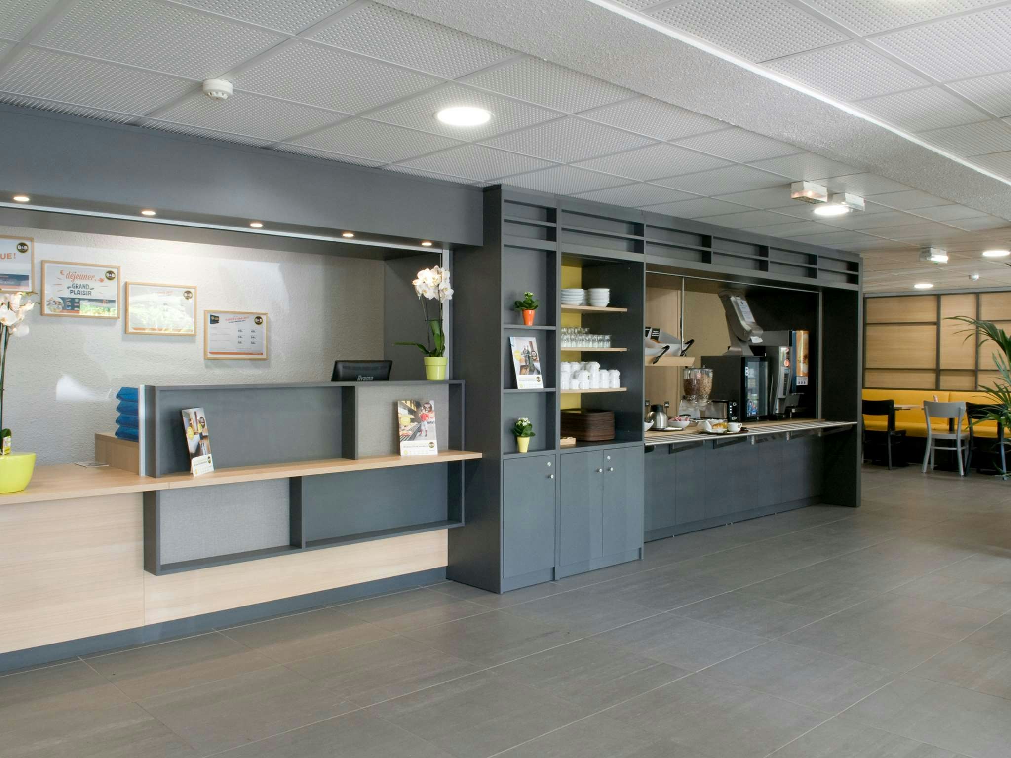 Lobby at B&B Hotel Saint Quentin, SAINT QUENTIN