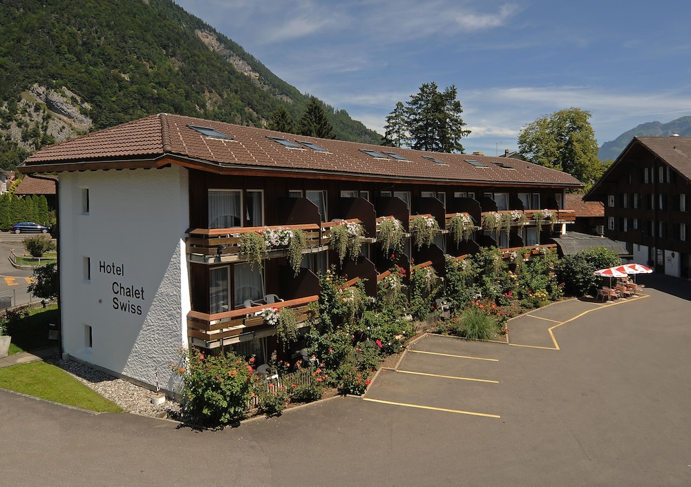 Chalet Swiss Hotel 8/50