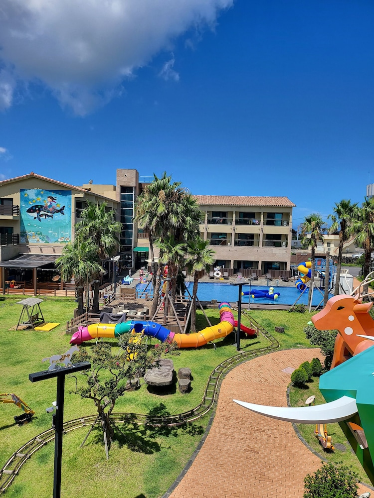 Blue Whale Resort 60/68