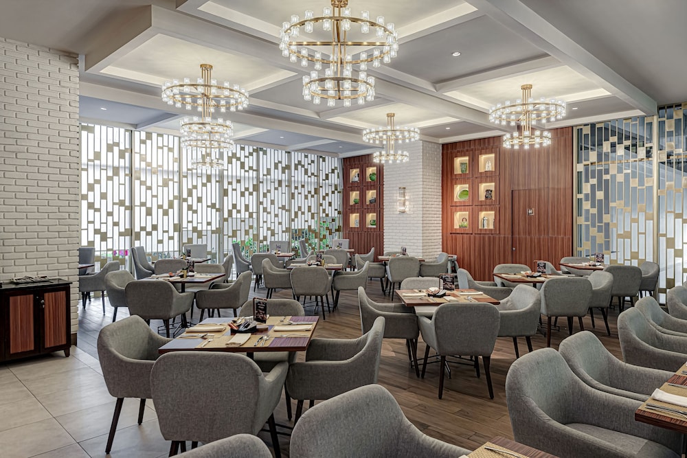 Whiz Luxe Hotel Spazio Surabaya 19/29