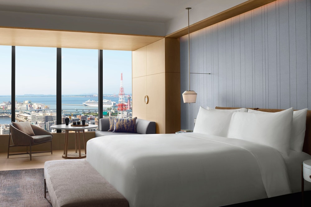 Club, King Bed, Bay View