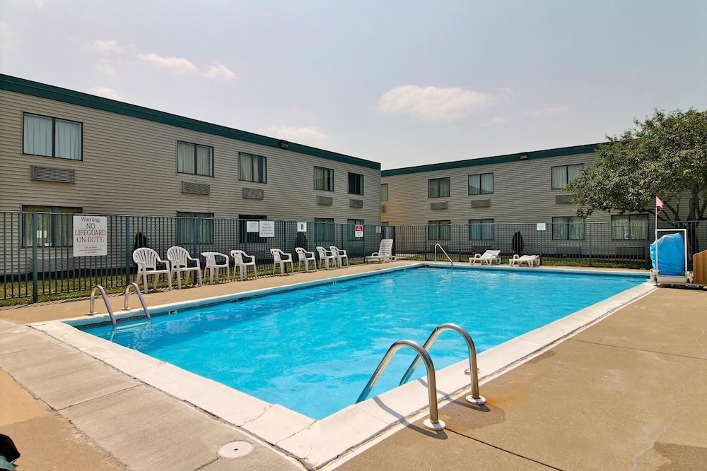 Motel6 Merrillville, IN 44/53