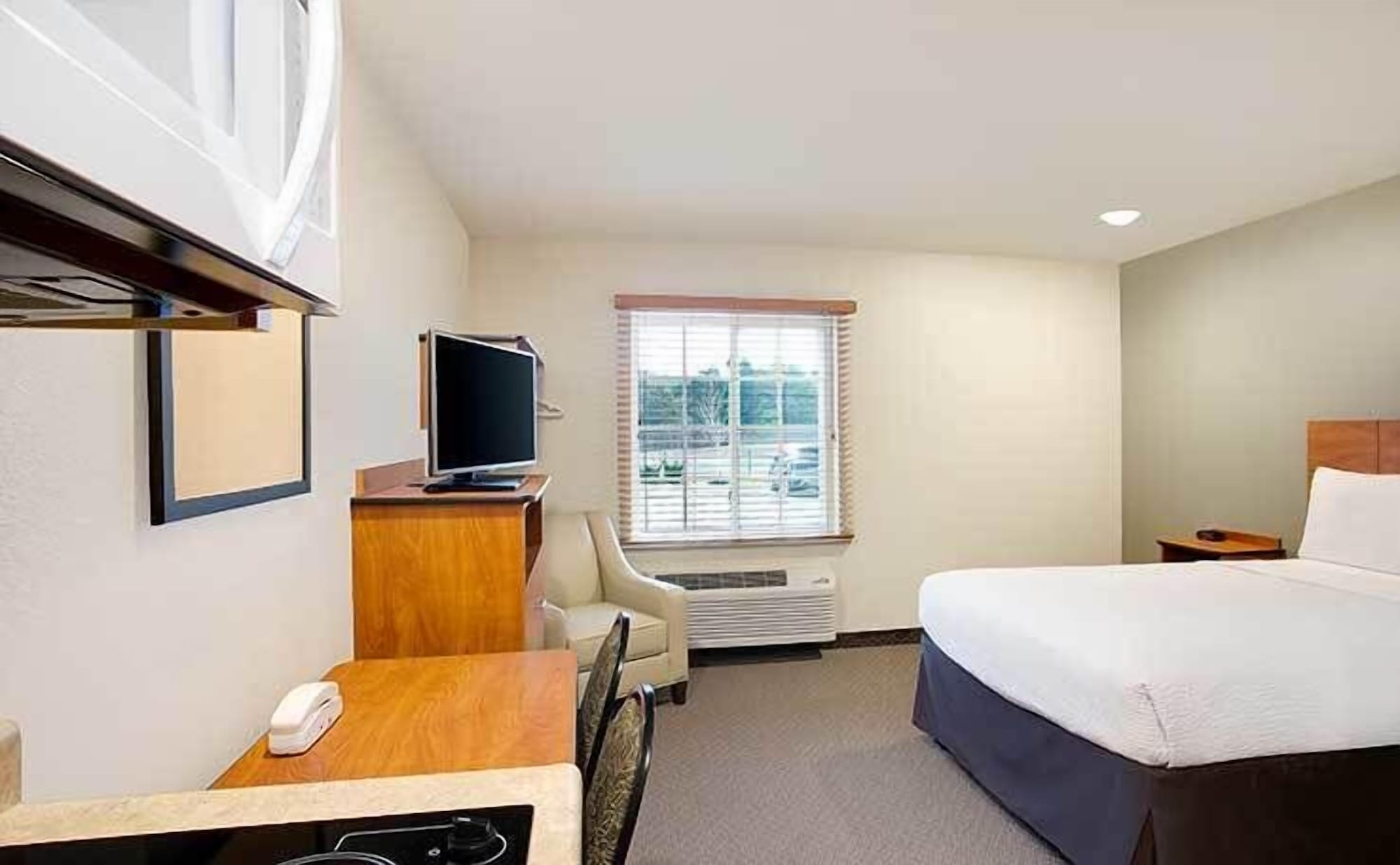 Efficiency, Queen Bed