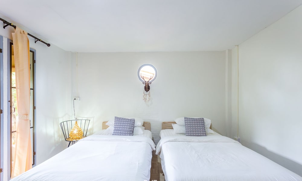 BUNGALOW, TWIN BEDS