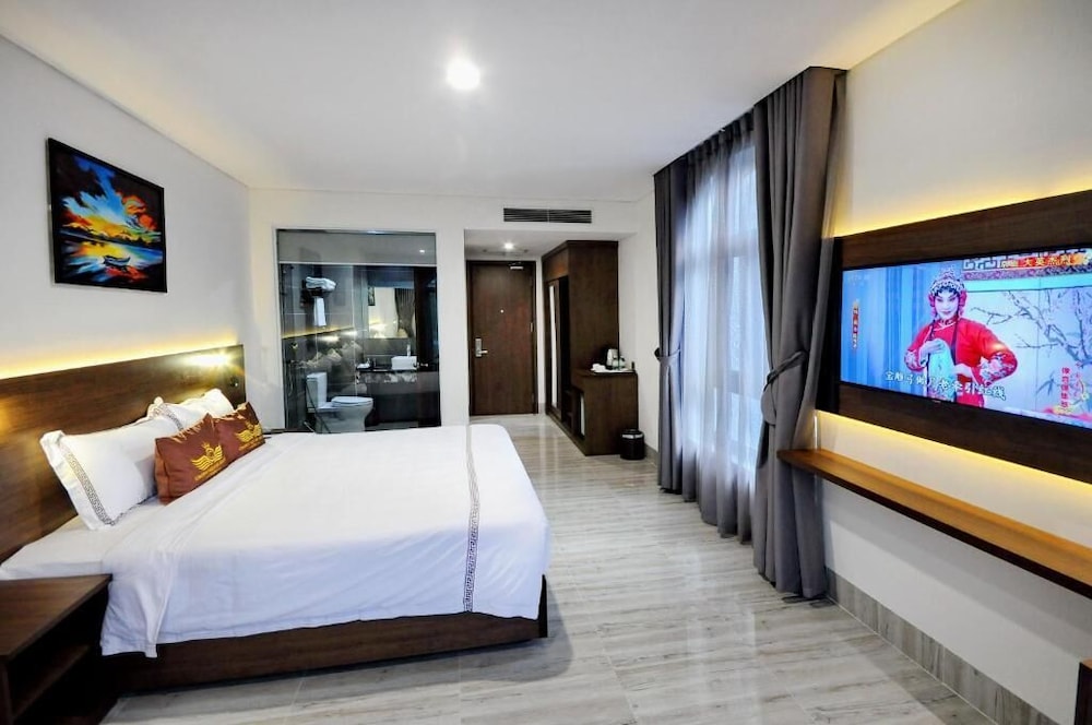 Crown Nguyen Hoang Hotel 17/58