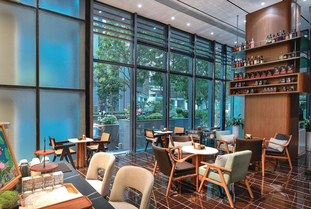 UrCove by Hyatt Shenzhen Bay Eco-Tech Park 36/42