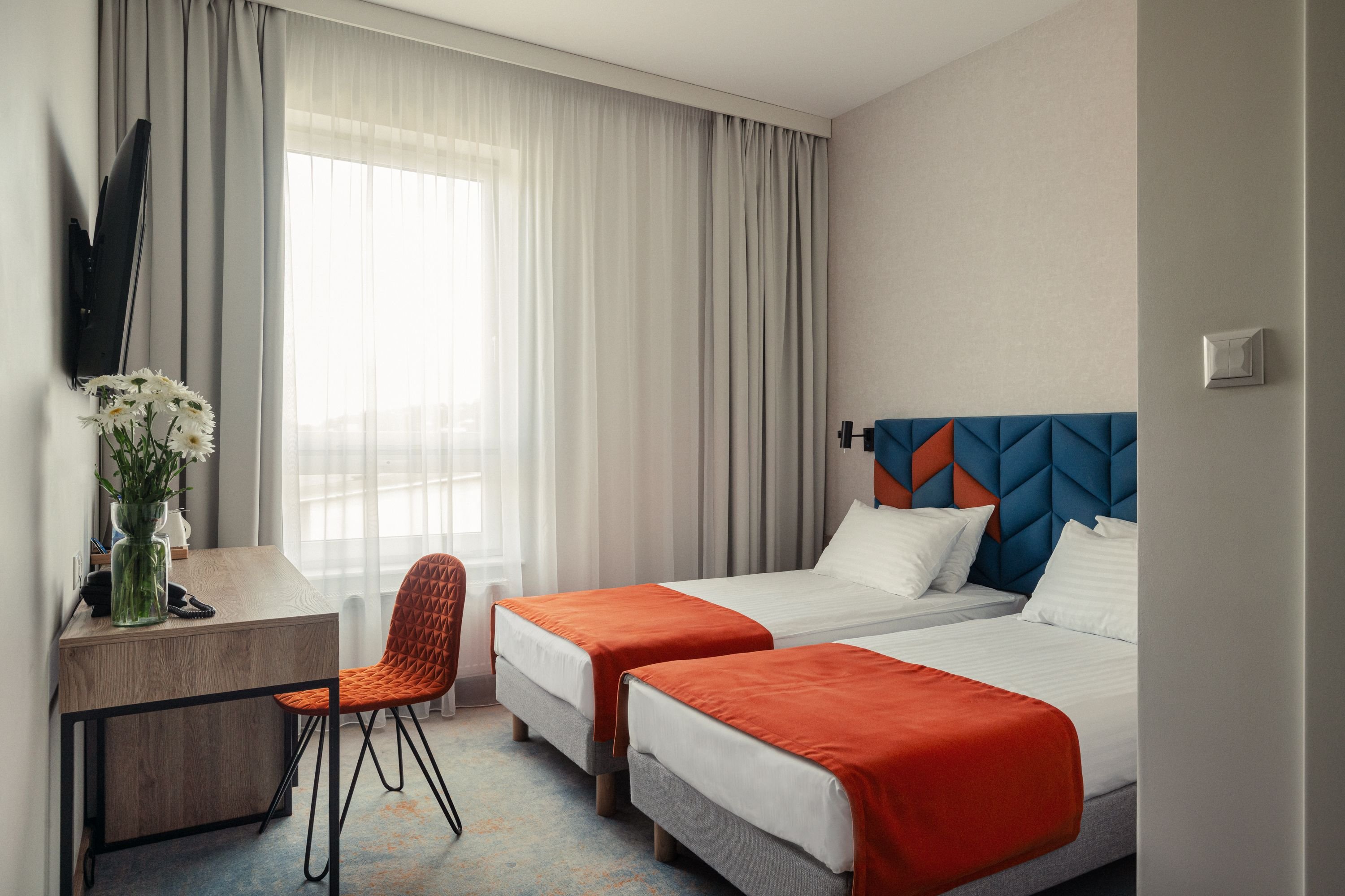 ROOM, TWIN BEDS