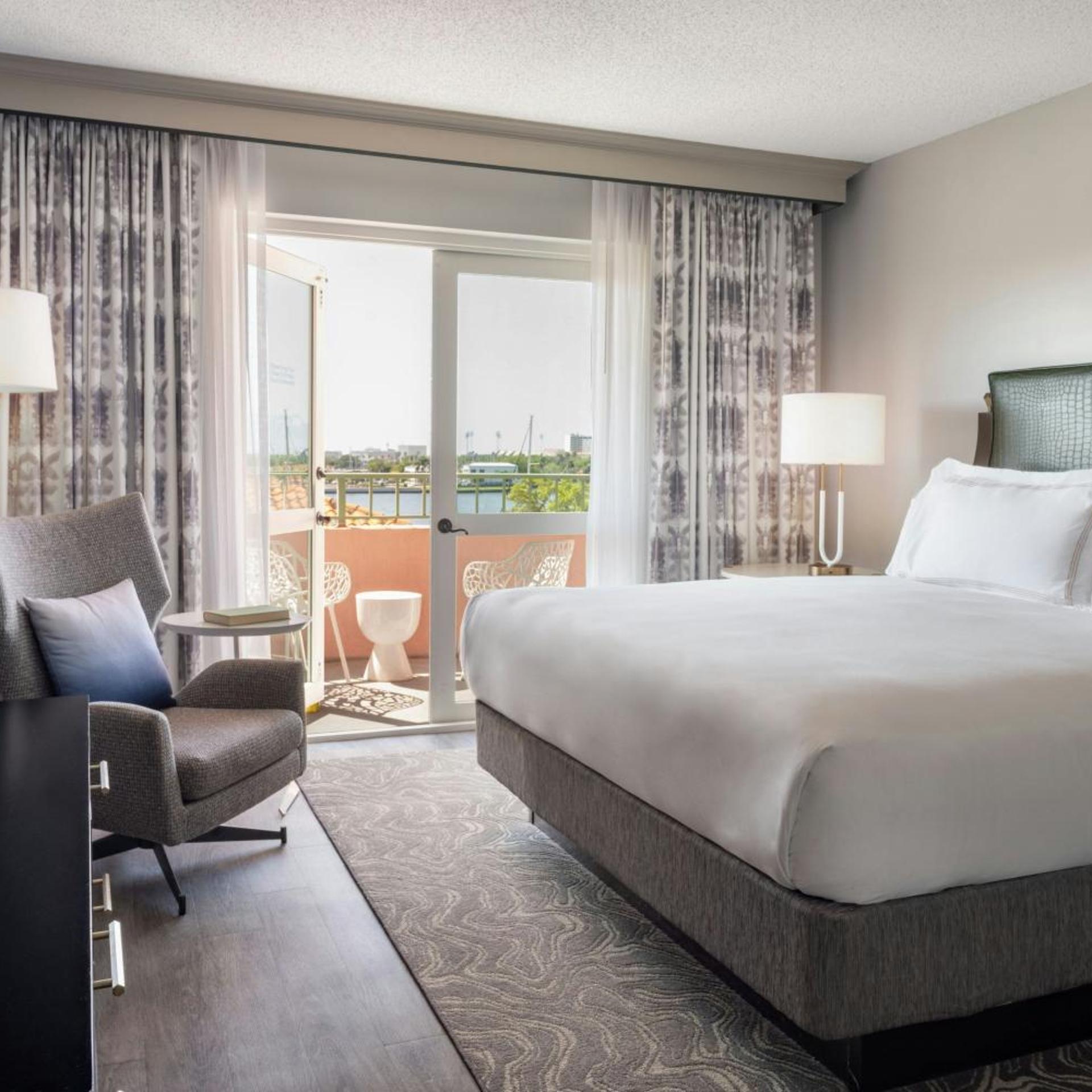 1 Bedroom, Tower, Premium, Suite, King Bed, Bay View, Sofa, Balcony