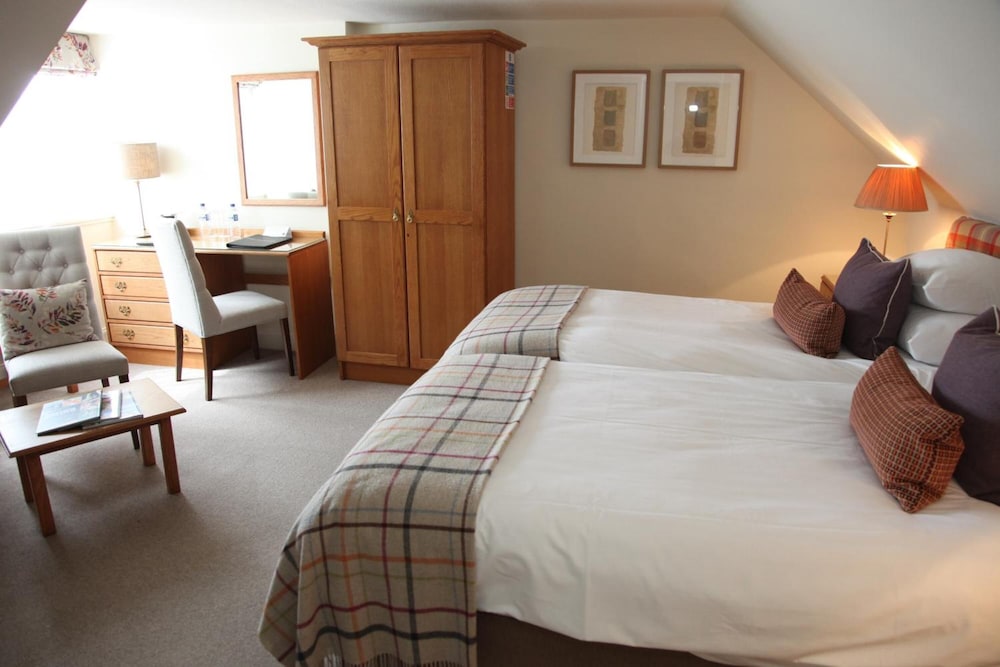 Burts Hotel 3/41