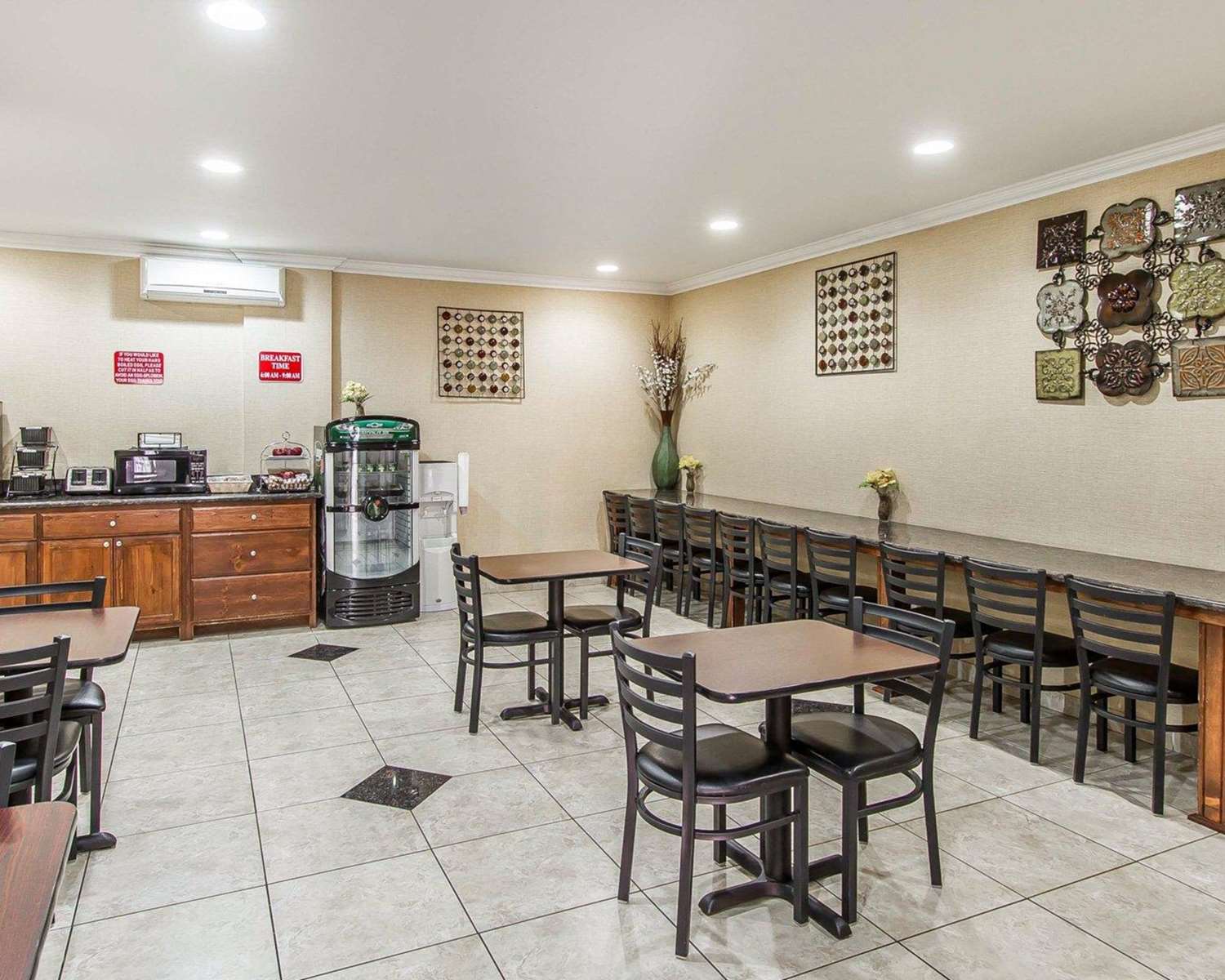 Super 8 by Wyndham Mesa Downtown Near Convention Center 15/20