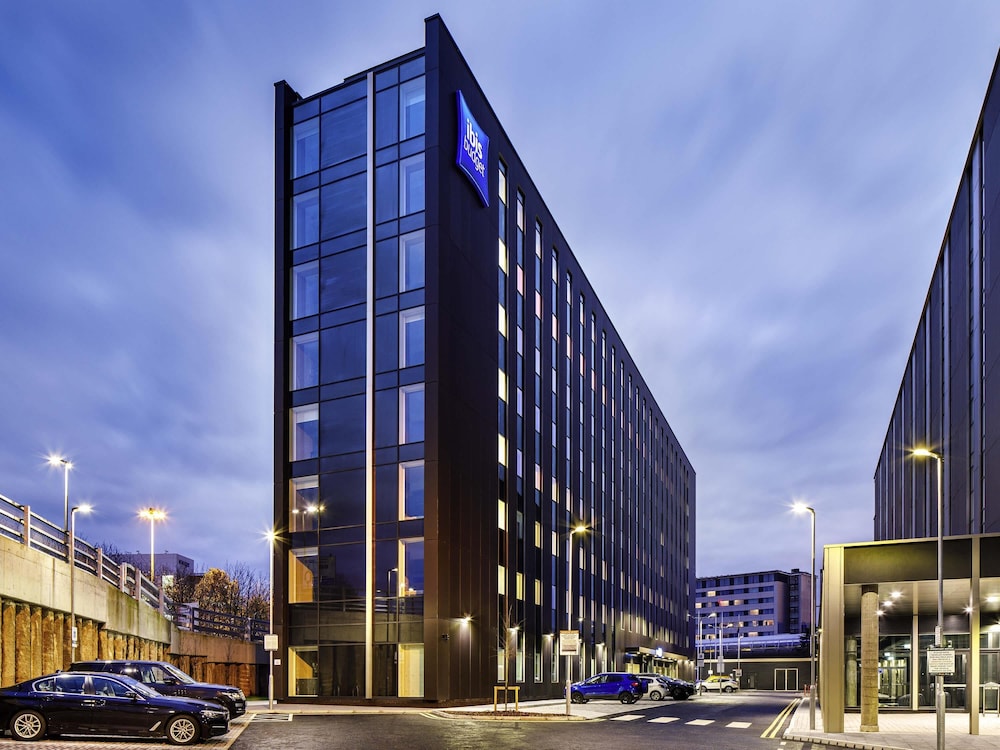 ibis budget Manchester Airport 1/48