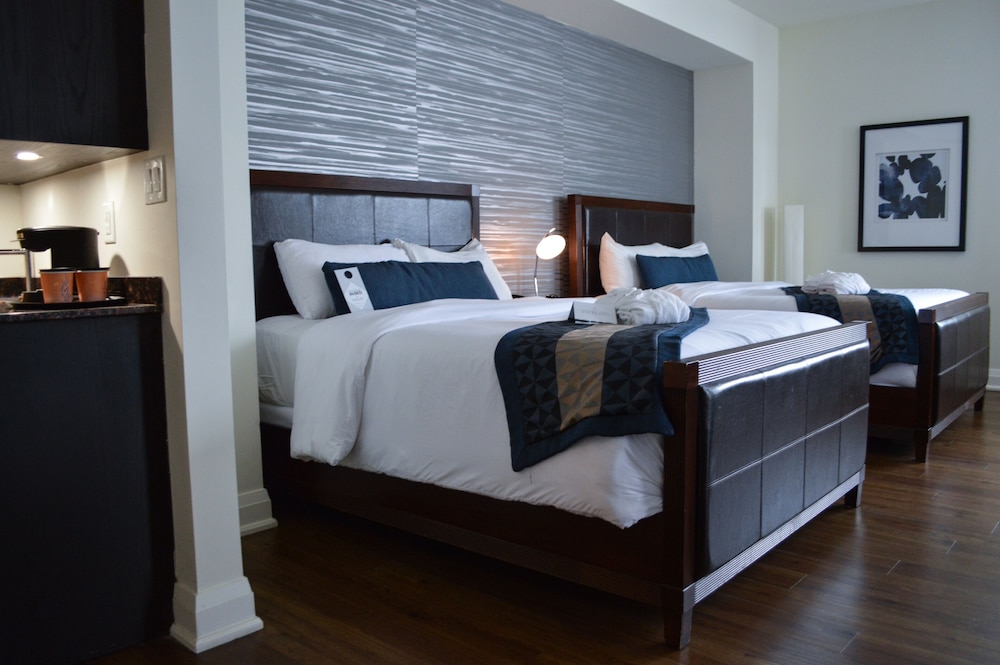 ROOM, 2 QUEEN BEDS, SOFA, JETTED TUB