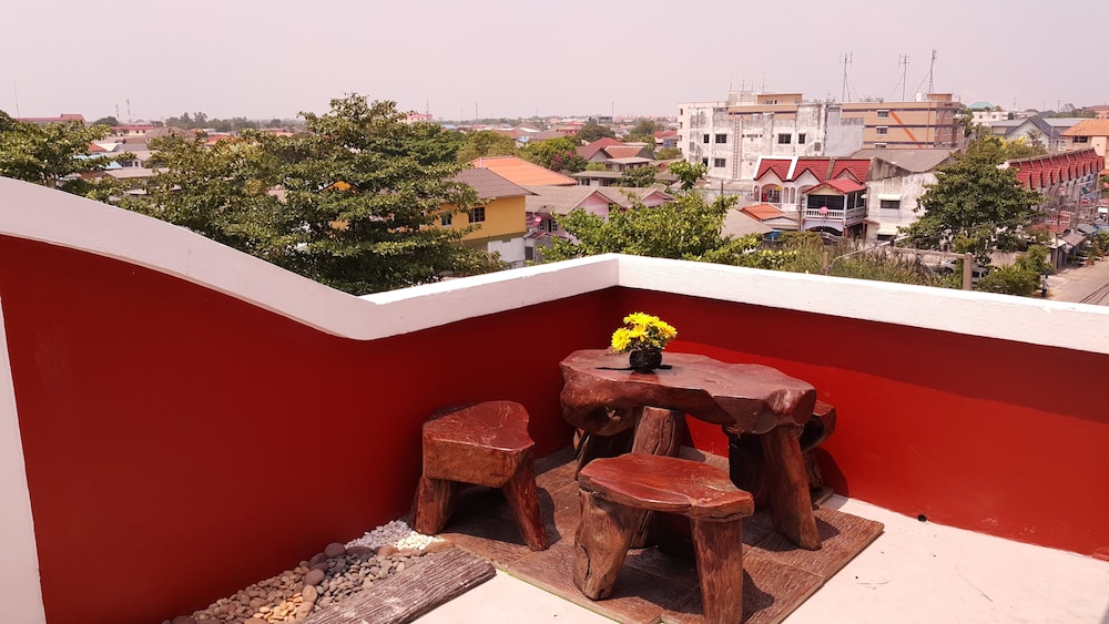Suansin Art Garden 61/63
