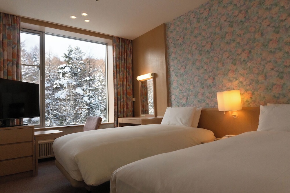 Twin Beds, West Tower