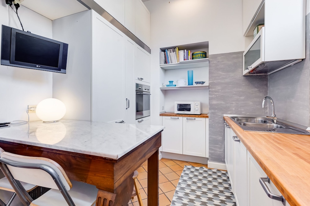 Colosseum Terrace Apartment 49/50