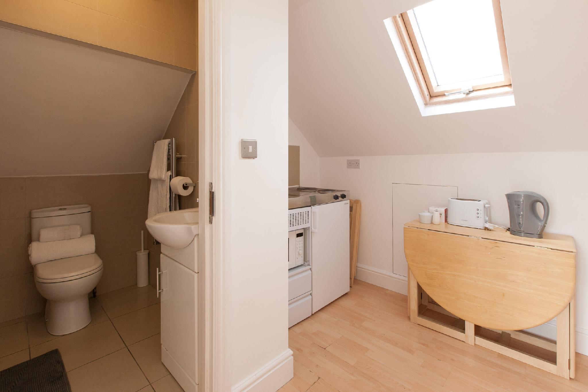 Tooting Rooms & Studio by PrimeCityHosts 10/10