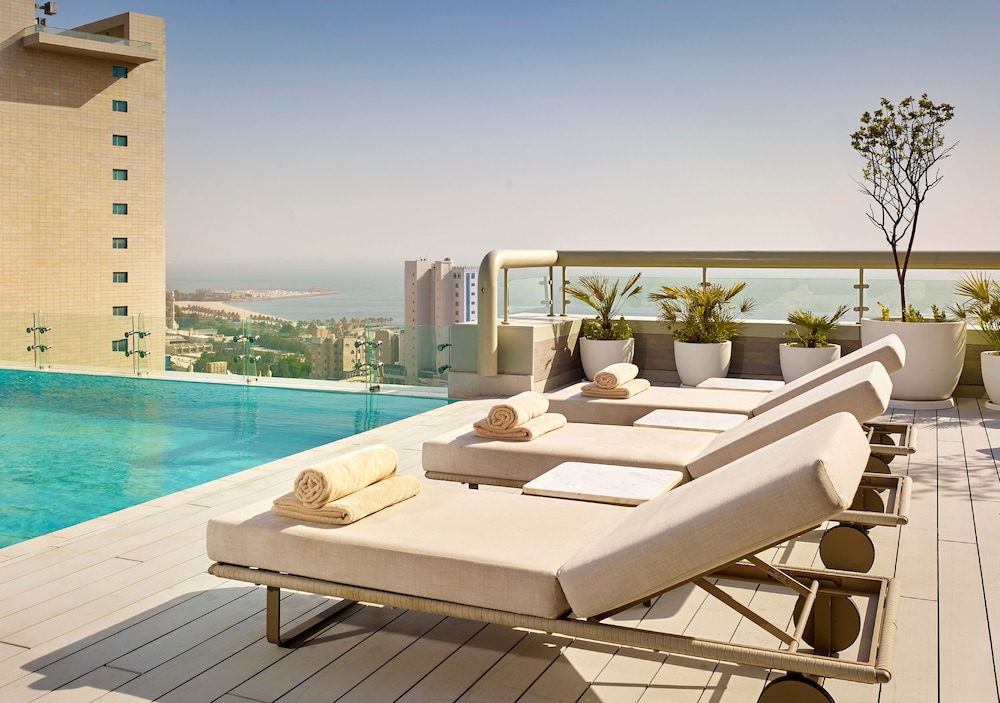 Hyatt Regency Al Kout Mall 32/70