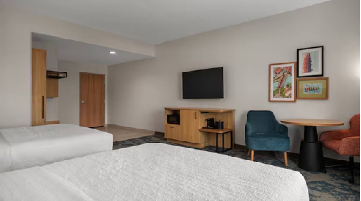 Studio, 2 Queen Beds, West View, Accessible