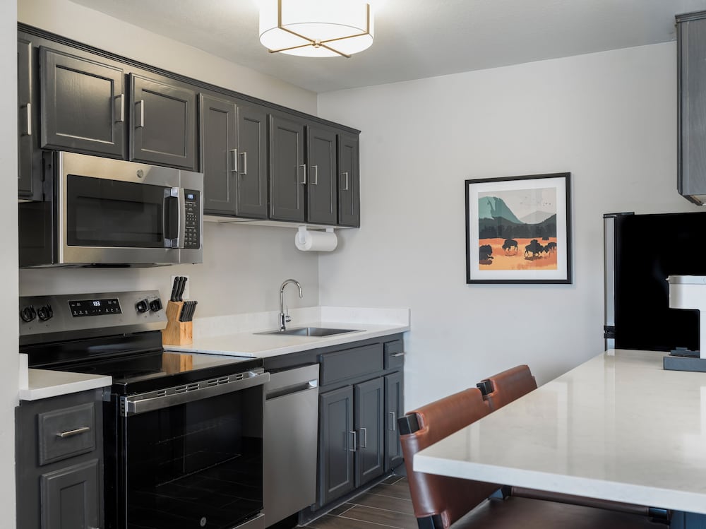 Gray Wolf Inn And Suites 58/67