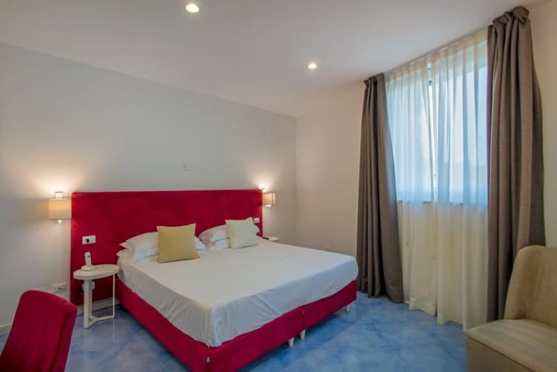 ROOM, DOUBLE BED