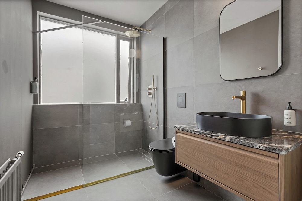 Arctic Comfort Hotel 5/50