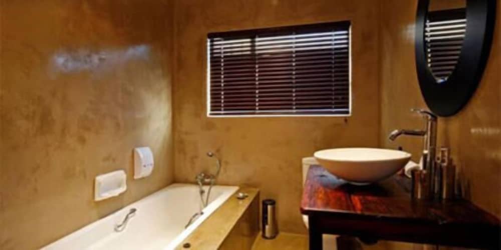 African Moon Corporate House 45/48