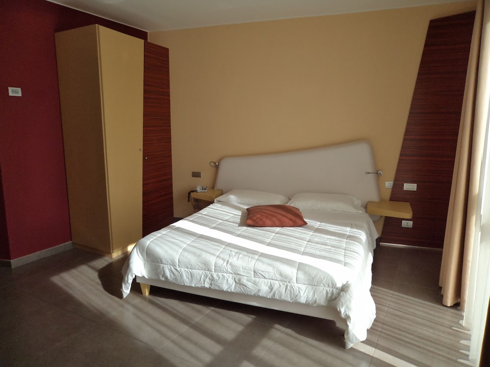 Ibis Styles Catania Acireale 18/75