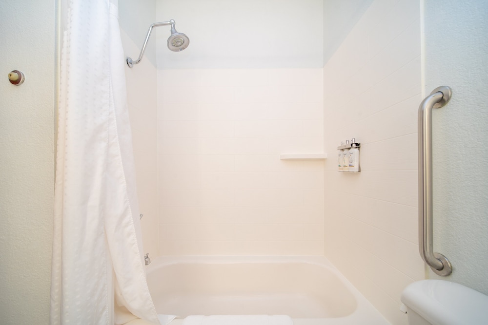 Holiday Inn Express Hotel Suites Bedford 53/53