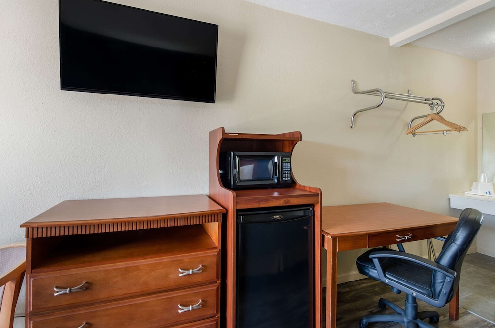 volunteer inn at church hill