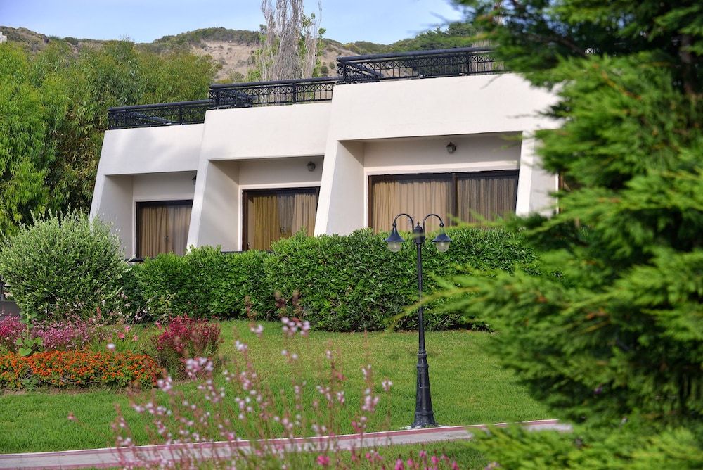 Sol By Melia Cosmopolitan Rhodes 8/74