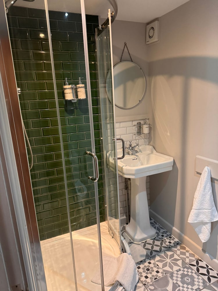 Regency Guest House 50/50