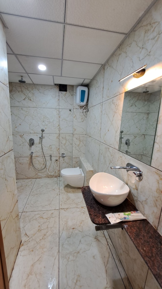 Hotel Dhruv Palace 46/47