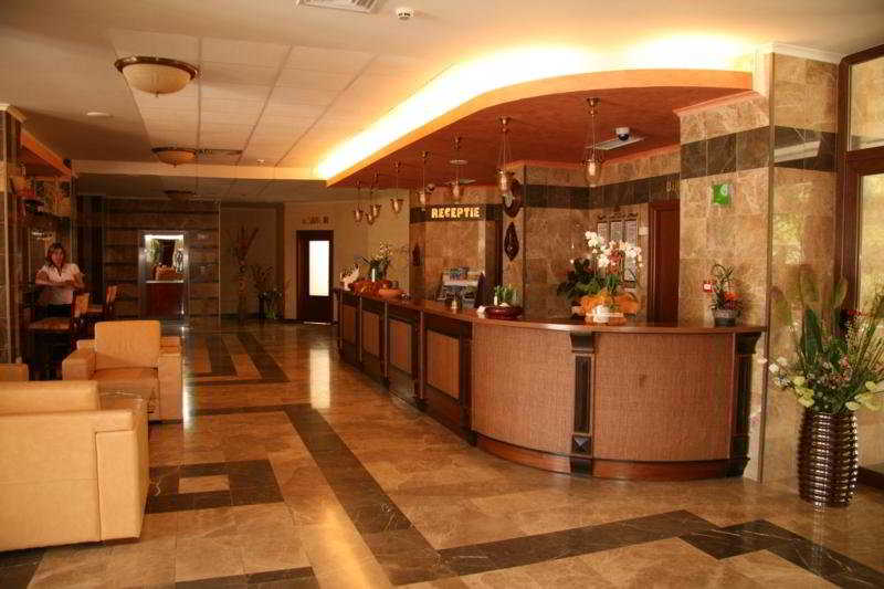 Hotel Saturn 11/45