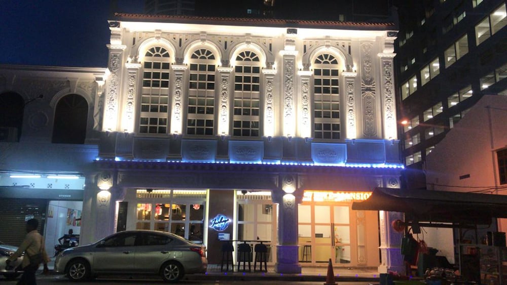 White Mansion Hotel 2/50