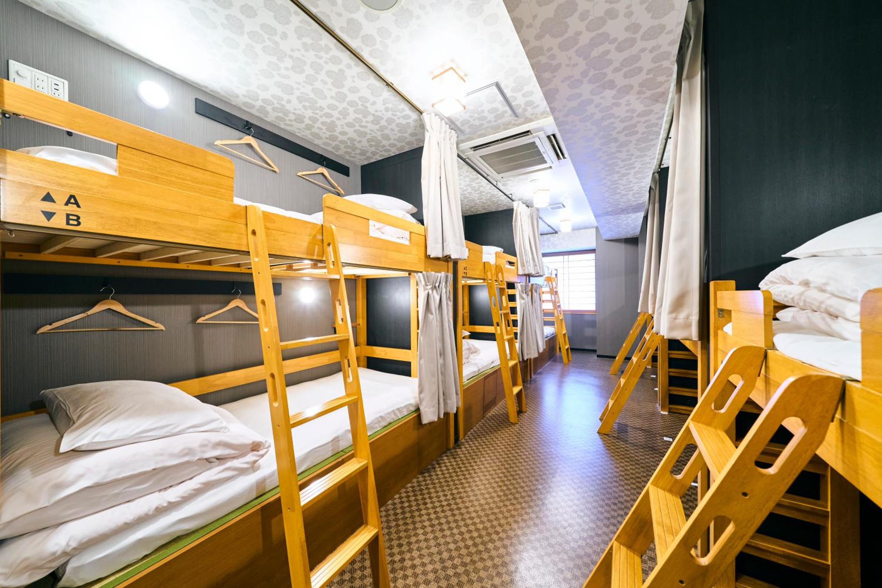 Mixed Dorm, Ladies