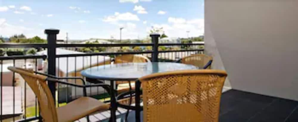 Aotea Motor Lodge 31/35