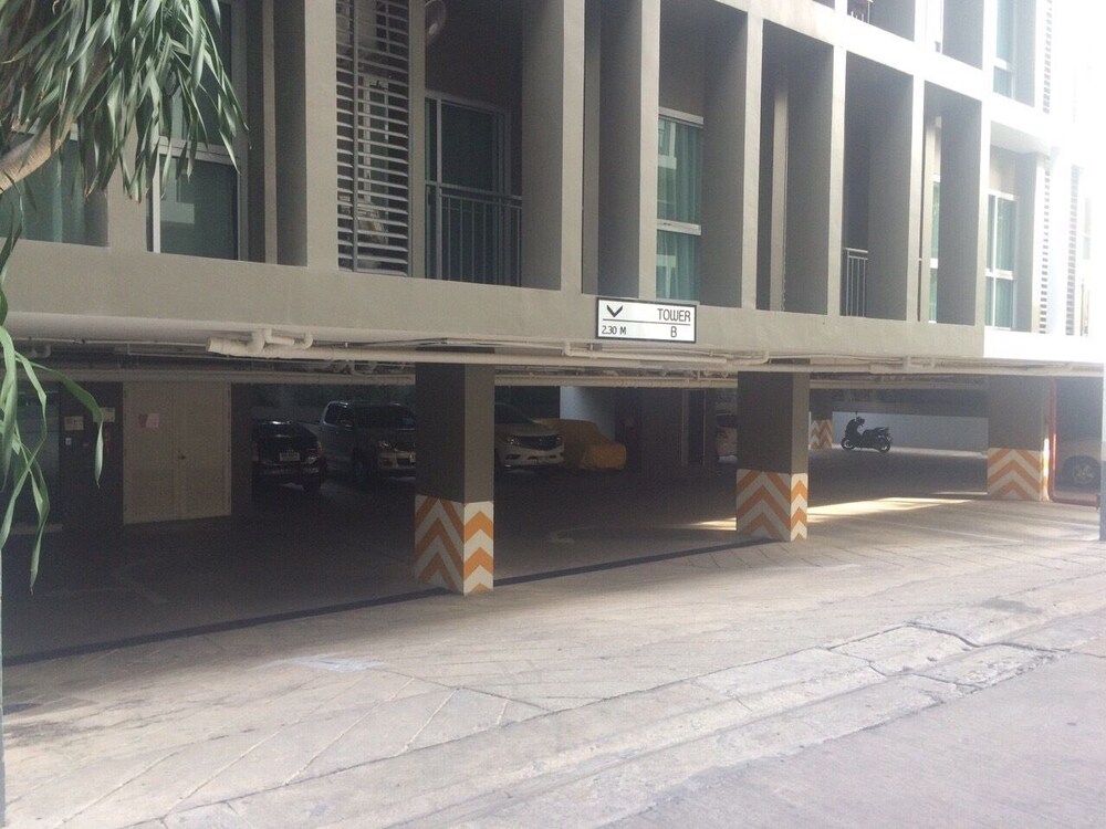 Thanyalak At The Gallery Condominium photo2