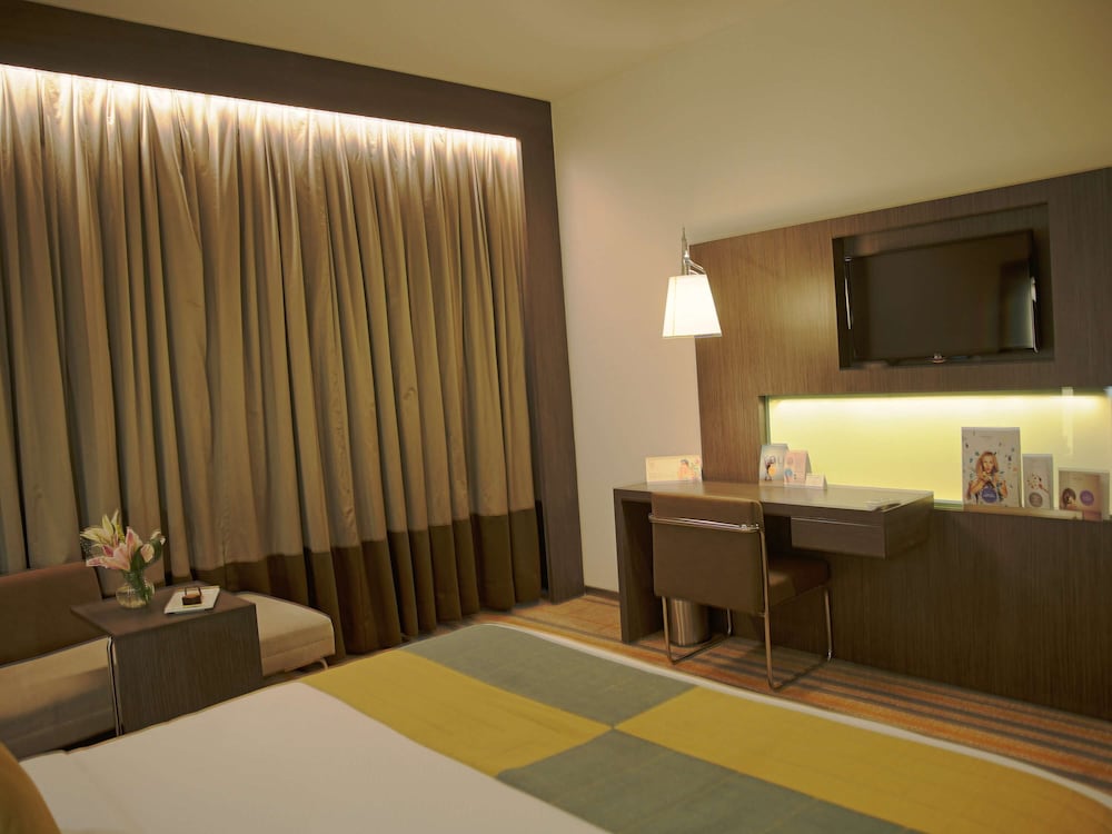 NOVOTEL KOLKATA HOTEL AND RESIDENCES 15/74